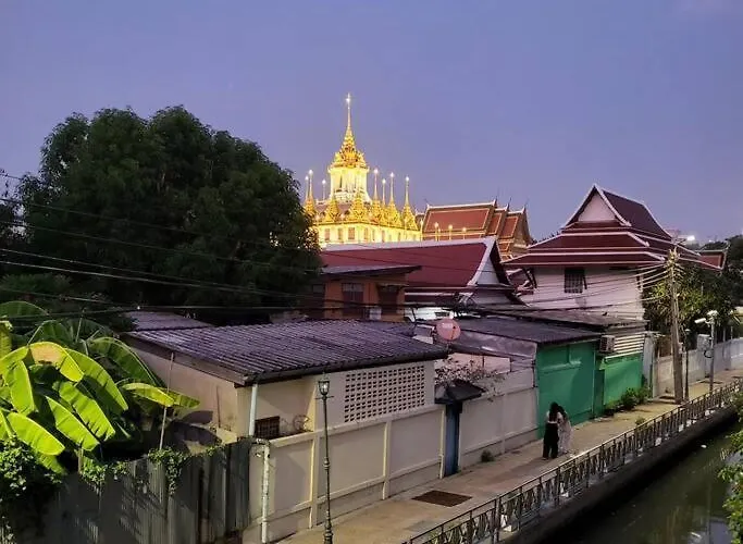 Auntythong House
